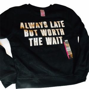 💎 NWT Black light Logo Sweater